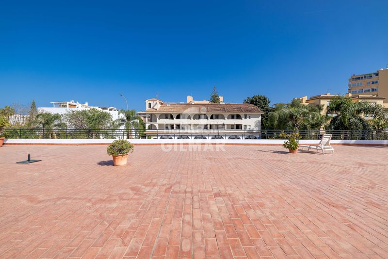 Foto e93bc3db-d5e1-444e-8a70-5bb6305c8849. Pis amb aparcament piscina a Montemar Torremolinos