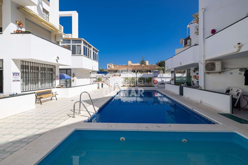 Foto f718248d-ba62-472b-8a96-0d9a12a66ecc. Pis amb aparcament piscina a Montemar Torremolinos