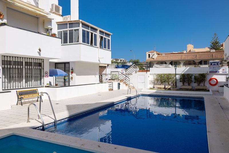 Foto fdaf18d0-b112-48e0-9414-93399a8a64df. Pis amb aparcament piscina a Montemar Torremolinos