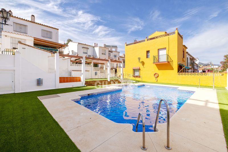 Foto da948512-f532-41e9-a1fb-4dddbe70d6f6. Casa adossada amb calefacció piscina a Los Ríos Mijas