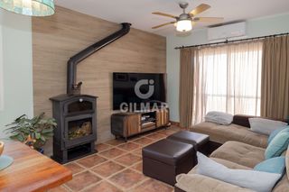 Reihenhaus in Los Ríos. Se vende magnífico chalet adosado en la zona de doña ermita, en
