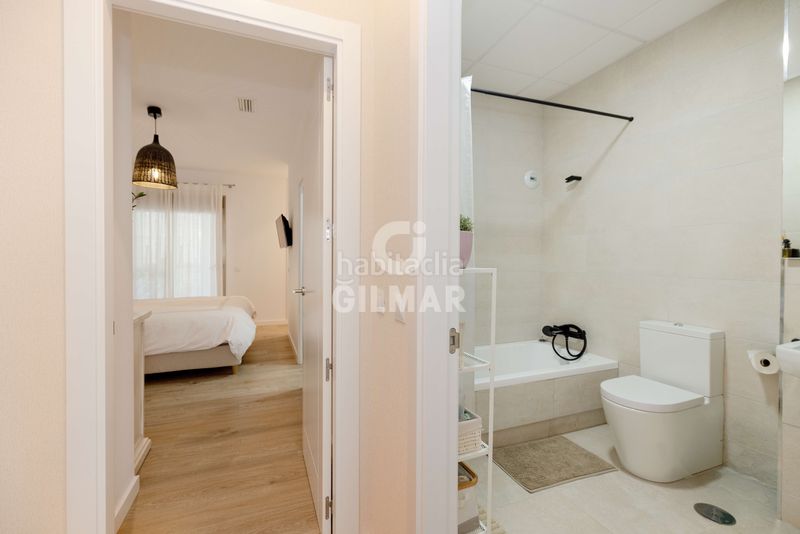 Foto 7d41c3a0-bd6c-4b72-a3a4-e2754fa3358d. Pis amb calefacció aparcament piscina a Los Álamos Torremolinos