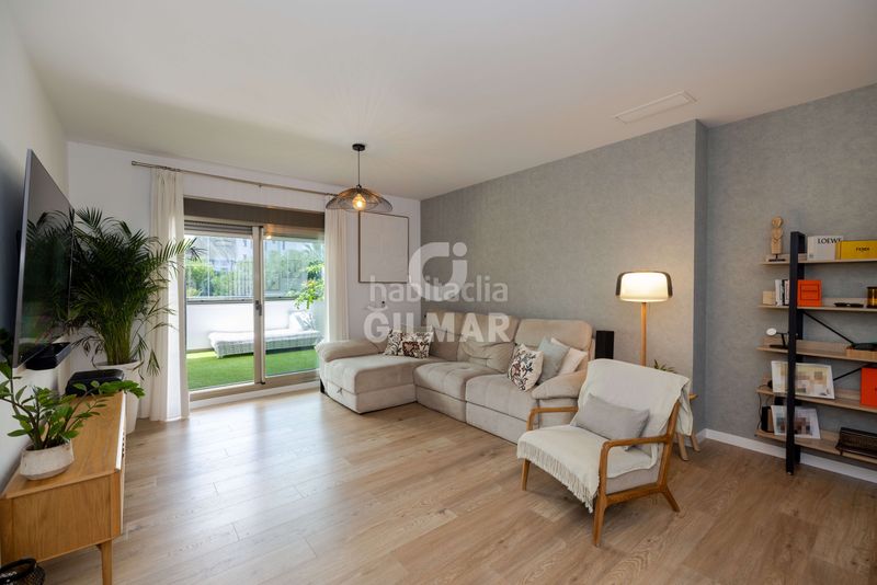 Foto f0fa0fdb-e3b4-48fd-87d8-2621366c7c31. Pis amb calefacció aparcament piscina a Los Álamos Torremolinos