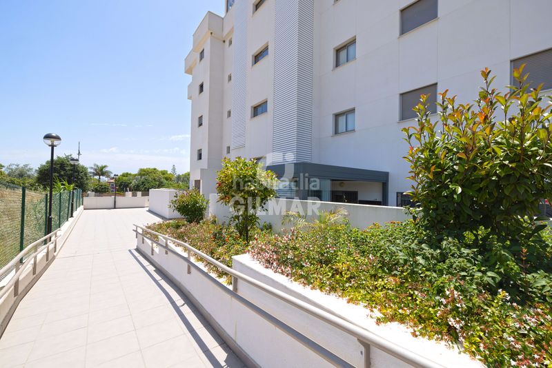 Foto f12e8b7b-b869-4351-bc24-7162f396026f. Pis amb calefacció aparcament piscina a Los Álamos Torremolinos