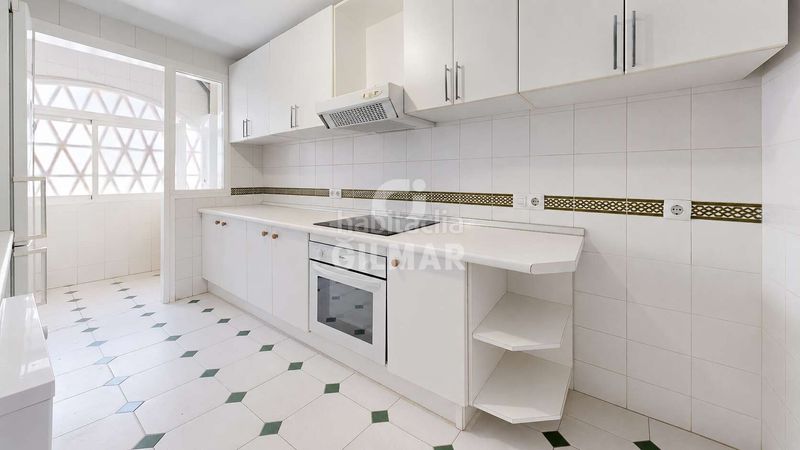 Foto 431a8352-9324-4d18-9180-1568449eea5a. Casa adossada amb calefacció aparcament piscina a Fuengirola