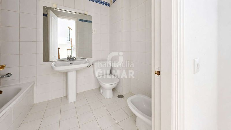 Foto 7d73cf29-2174-40b0-9c20-df935e24ebef. Casa adossada amb calefacció aparcament piscina a Fuengirola