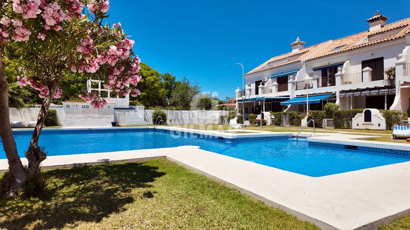Foto 1a8896cc-557f-49d3-bfc8-0b0149f7a273. Casa adossada amb piscina a Castillo Sohail - Myramar Fuengirola