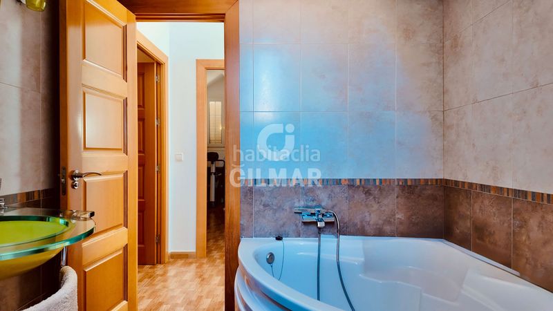 Foto 423c966c-f60d-4547-b533-1d55fa084ba0. Casa adossada amb piscina a Castillo Sohail - Myramar Fuengirola