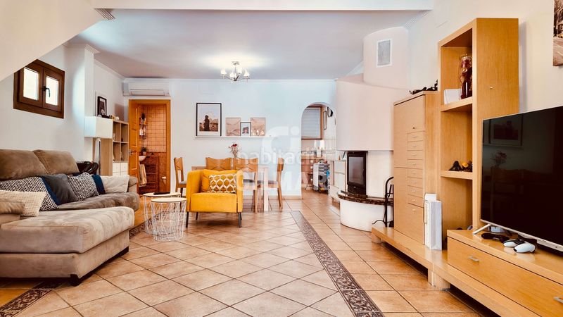 Foto b9a4fe83-5e08-458d-b181-4d3268a23e46. Casa adossada amb piscina a Castillo Sohail - Myramar Fuengirola