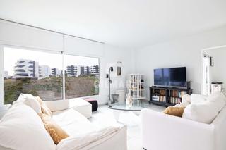 Maison jumelée à El Higuerón. Le ofrecemos este impresionante chalet pareado situado en la exc