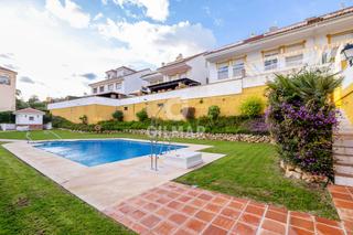 Casa adossada a Campo de Mijas. Este magnífico chalet adosado en esquina está ubicado en la zona