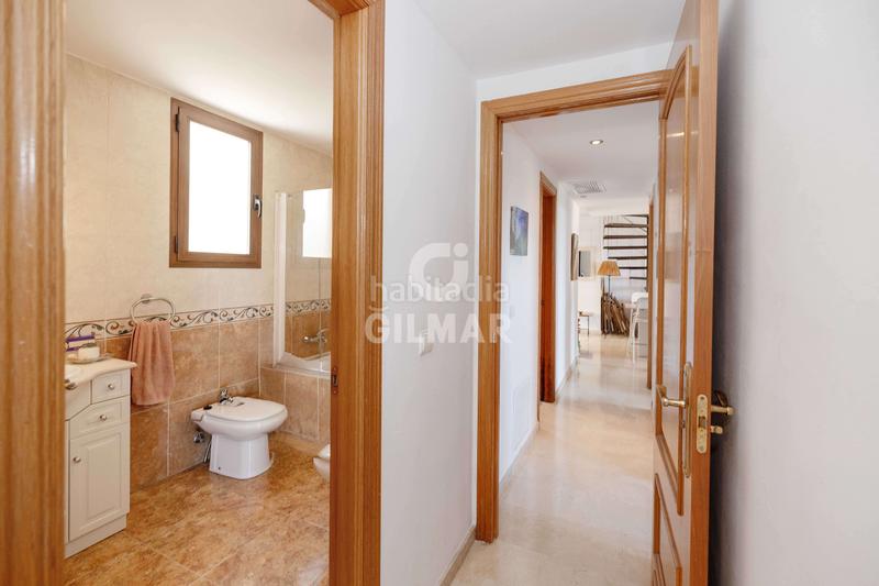 Foto 5c22f145-efec-487e-a003-d73d664f3f86. Ático impresionante ático ubicado costa. con una superficie construida de 127 metros cuadrados, esta vivienda es el epíto en Benalmádena
