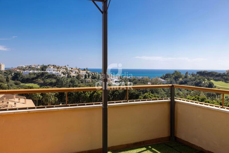 Foto aaa28f91-b6ba-42ed-9433-fb06e29d0f45. Ático impresionante ático ubicado costa. con una superficie construida de 127 metros cuadrados, esta vivienda es el epíto en Benalmádena