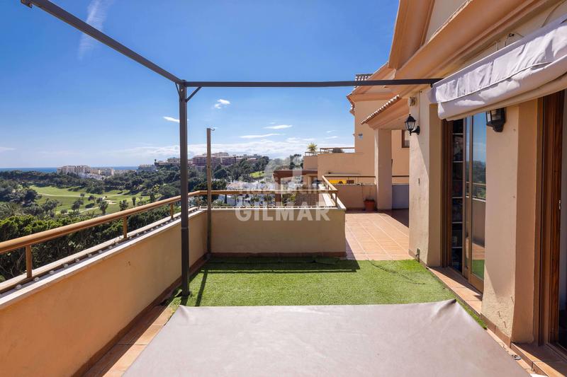Foto bd8dfec4-8836-47d3-b1c3-eb49bc0f96d0. Ático impresionante ático ubicado costa. con una superficie construida de 127 metros cuadrados, esta vivienda es el epíto en Benalmádena