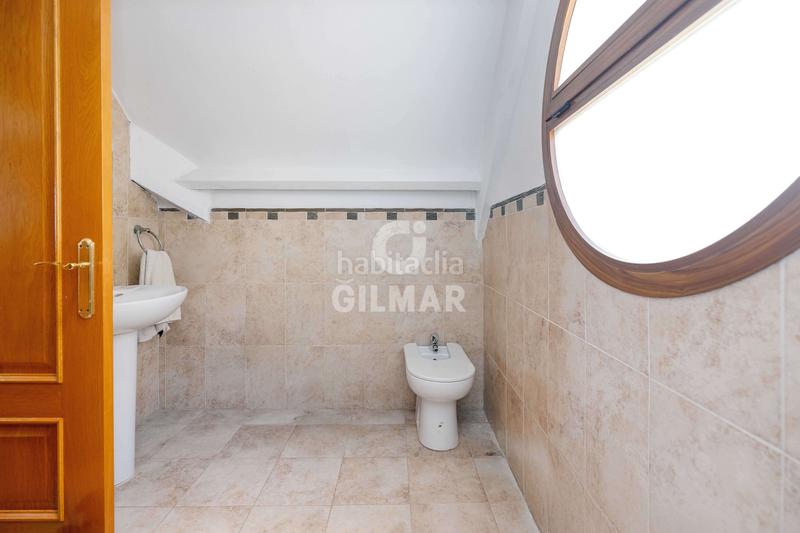 Foto c609abd5-d4ad-48f3-9b5c-3da6e2c33c36. Ático impresionante ático ubicado costa. con una superficie construida de 127 metros cuadrados, esta vivienda es el epíto en Benalmádena