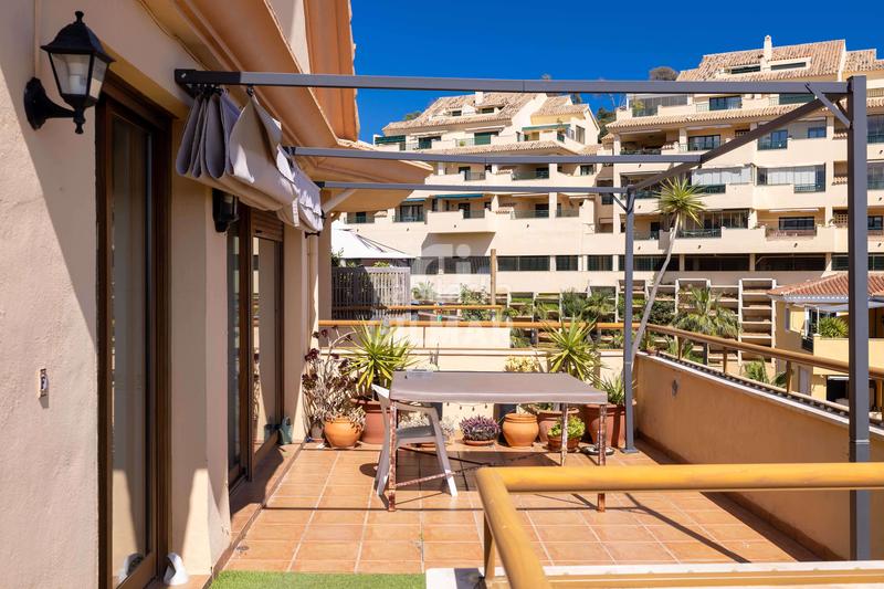 Foto ca957493-37ea-4255-a24e-6201ddd64eba. Ático impresionante ático ubicado costa. con una superficie construida de 127 metros cuadrados, esta vivienda es el epíto en Benalmádena