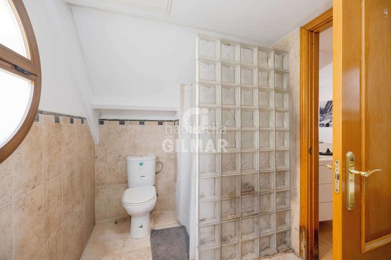 Foto dd8dc825-3ea1-4ee9-af57-6ba6a237acc0. Ático impresionante ático ubicado costa. con una superficie construida de 127 metros cuadrados, esta vivienda es el epíto en Benalmádena