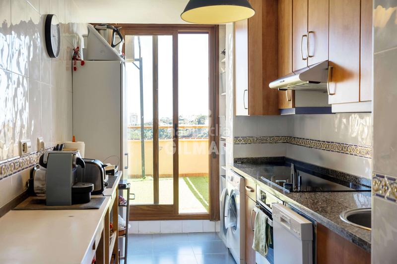 Foto fb87314f-a1b0-4a6f-ab5b-557f9d01dfd4. Ático impresionante ático ubicado costa. con una superficie construida de 127 metros cuadrados, esta vivienda es el epíto en Benalmádena