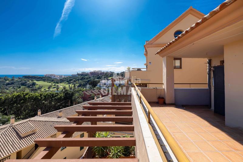 Foto ff53486e-cd66-494c-abcb-76a3085271bd. Ático impresionante ático ubicado costa. con una superficie construida de 127 metros cuadrados, esta vivienda es el epíto en Benalmádena