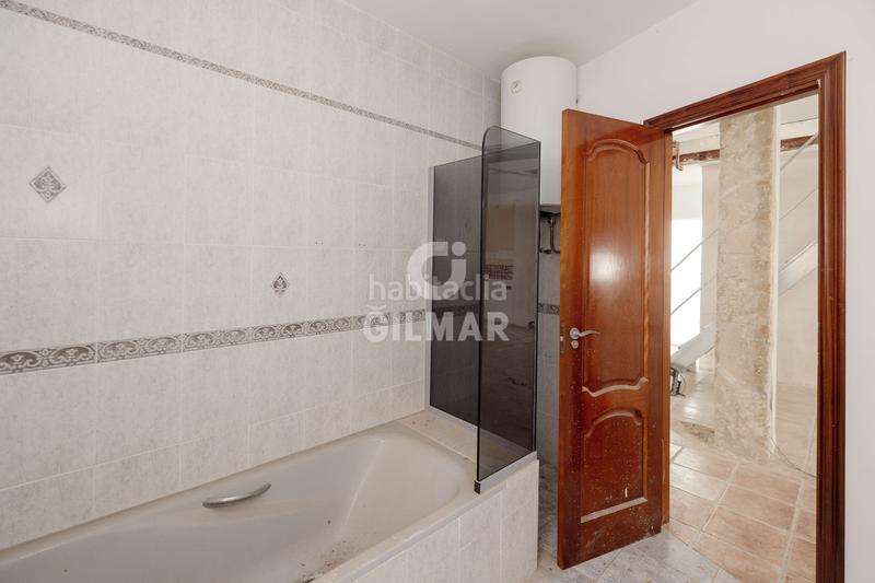 Foto 05726f66-3ebf-49d1-90f3-21857012bccc. Dúplex exclusivo ático dúplex en fuengirola, málaga. este impresionante inmueble ofrece un estilo de vida sofisticado y elegante en una u en Torremolinos