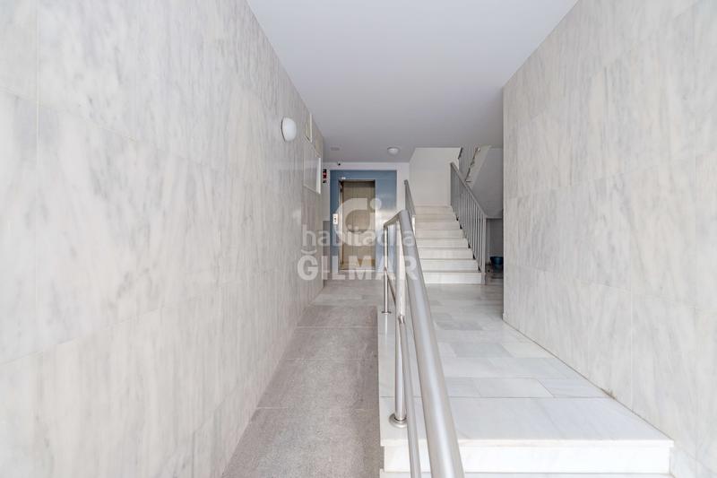 Foto 098115ea-5f18-4ea5-a4d6-81457e52f189. Dúplex exclusivo ático dúplex en fuengirola, málaga. este impresionante inmueble ofrece un estilo de vida sofisticado y elegante en una u en Torremolinos