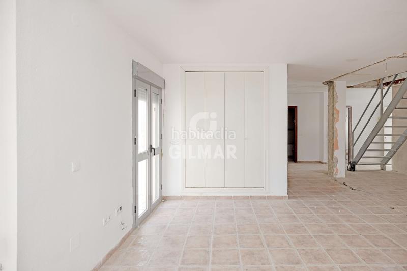 Foto 1617fb6b-48ec-4a20-a873-f88a1ab30afe. Dúplex exclusivo ático dúplex en fuengirola, málaga. este impresionante inmueble ofrece un estilo de vida sofisticado y elegante en una u en Torremolinos