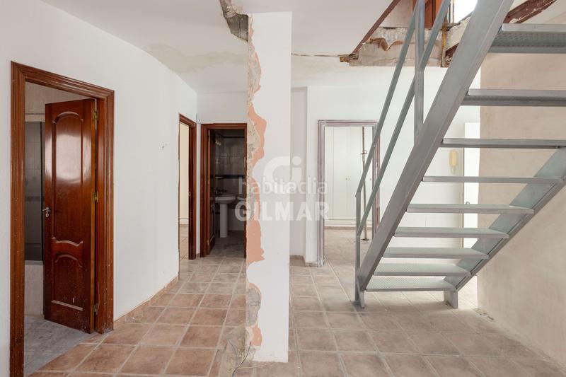 Foto 16b204ac-34cc-45eb-a56b-fee7b987da1f. Dúplex exclusivo ático dúplex en fuengirola, málaga. este impresionante inmueble ofrece un estilo de vida sofisticado y elegante en una u en Torremolinos