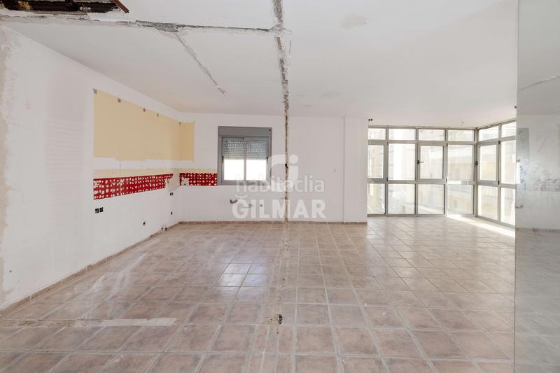 Foto 22174e95-e5d2-4685-a71f-220f577e8e18. Dúplex exclusivo ático dúplex en fuengirola, málaga. este impresionante inmueble ofrece un estilo de vida sofisticado y elegante en una u en Torremolinos