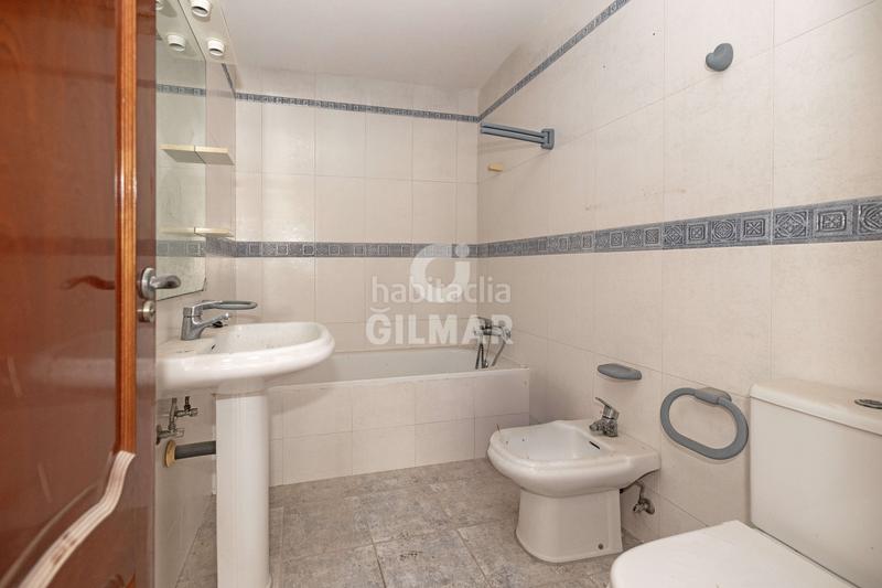 Foto 26e5aa07-5c3c-4389-97ce-311668bb264c. Dúplex exclusivo ático dúplex en fuengirola, málaga. este impresionante inmueble ofrece un estilo de vida sofisticado y elegante en una u en Torremolinos