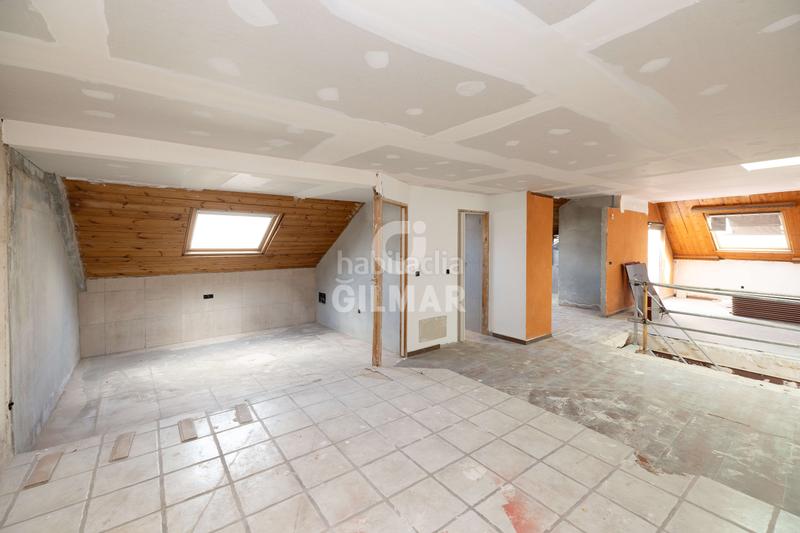Foto 32f9479c-9d25-4460-8a0e-5b952bf02680. Dúplex exclusivo ático dúplex en fuengirola, málaga. este impresionante inmueble ofrece un estilo de vida sofisticado y elegante en una u en Torremolinos