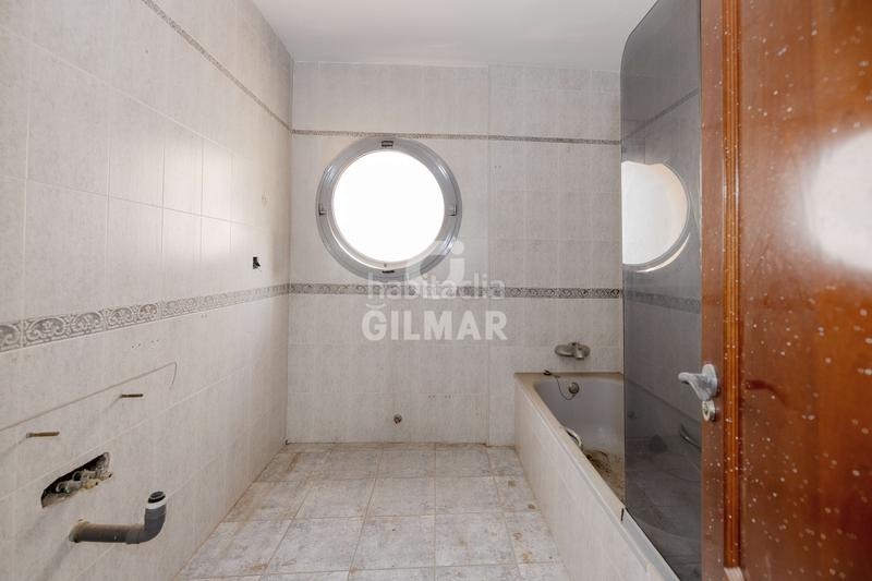 Foto 4467e0e9-7541-4dba-abcd-29b74376ba19. Dúplex exclusivo ático dúplex en fuengirola, málaga. este impresionante inmueble ofrece un estilo de vida sofisticado y elegante en una u en Torremolinos
