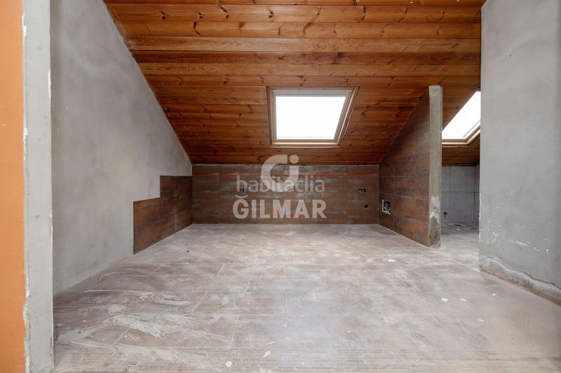 Foto 4e531a5b-67e9-460d-b1fc-522dd70276e9. Dúplex exclusivo ático dúplex en fuengirola, málaga. este impresionante inmueble ofrece un estilo de vida sofisticado y elegante en una u en Torremolinos