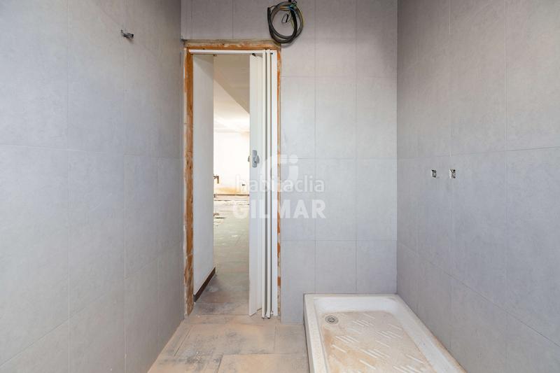 Foto 508b125b-0adf-4c31-8ef0-a2317de48b7e. Dúplex exclusivo ático dúplex en fuengirola, málaga. este impresionante inmueble ofrece un estilo de vida sofisticado y elegante en una u en Torremolinos
