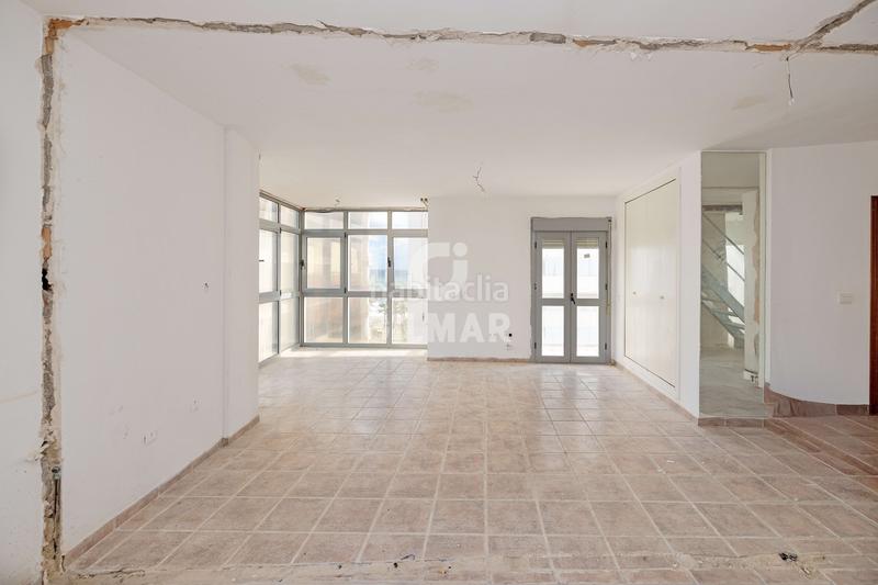 Foto 61574253-8367-4d1d-9664-966a50275552. Dúplex exclusivo ático dúplex en fuengirola, málaga. este impresionante inmueble ofrece un estilo de vida sofisticado y elegante en una u en Torremolinos