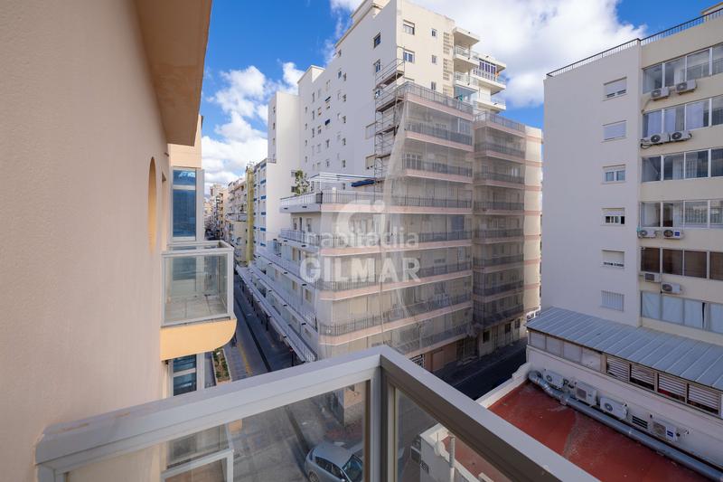 Foto 64aa50c6-c452-4fcb-a9bb-4c369fdab31d. Dúplex exclusivo ático dúplex en fuengirola, málaga. este impresionante inmueble ofrece un estilo de vida sofisticado y elegante en una u en Torremolinos
