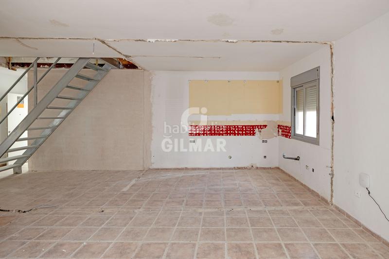 Foto 79c5b55f-cf12-4672-b9c5-6c4a9c81b90d. Dúplex exclusivo ático dúplex en fuengirola, málaga. este impresionante inmueble ofrece un estilo de vida sofisticado y elegante en una u en Torremolinos