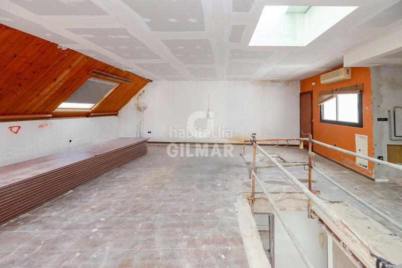 Foto 834584ab-abb8-4f17-8f40-fb2a8bd43631. Dúplex exclusivo ático dúplex en fuengirola, málaga. este impresionante inmueble ofrece un estilo de vida sofisticado y elegante en una u en Torremolinos