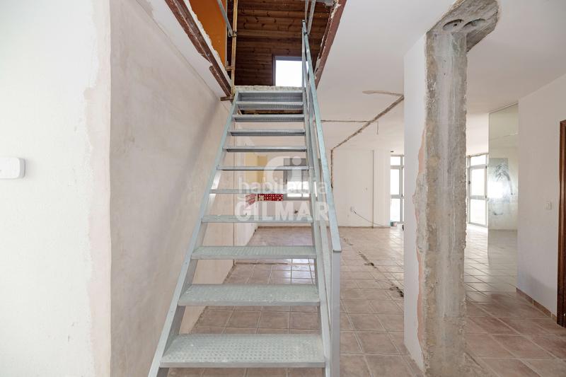 Foto 9571572c-9d52-4a31-841a-9a828b6b2fff. Dúplex exclusivo ático dúplex en fuengirola, málaga. este impresionante inmueble ofrece un estilo de vida sofisticado y elegante en una u en Torremolinos