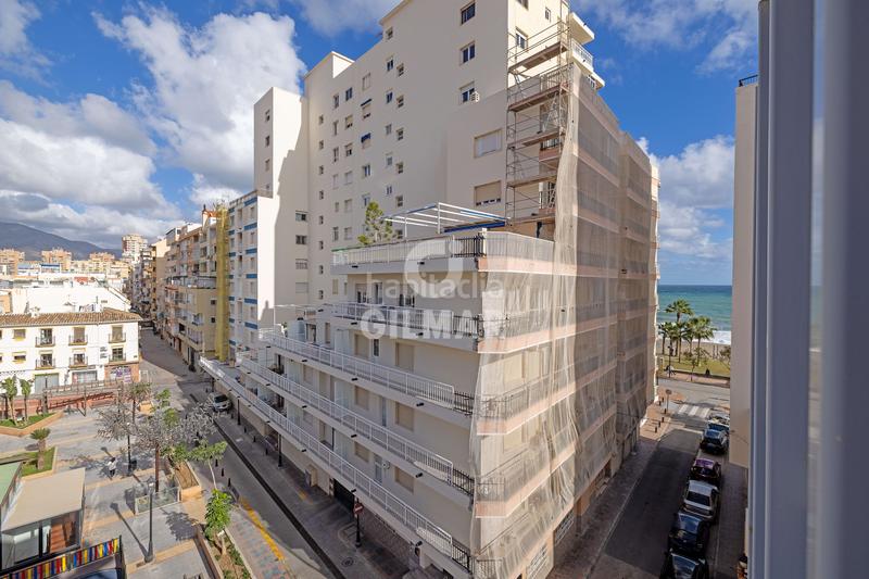 Foto 97cbb2b3-d471-49eb-93ce-e274da5f2ddf. Dúplex exclusivo ático dúplex en fuengirola, málaga. este impresionante inmueble ofrece un estilo de vida sofisticado y elegante en una u en Torremolinos