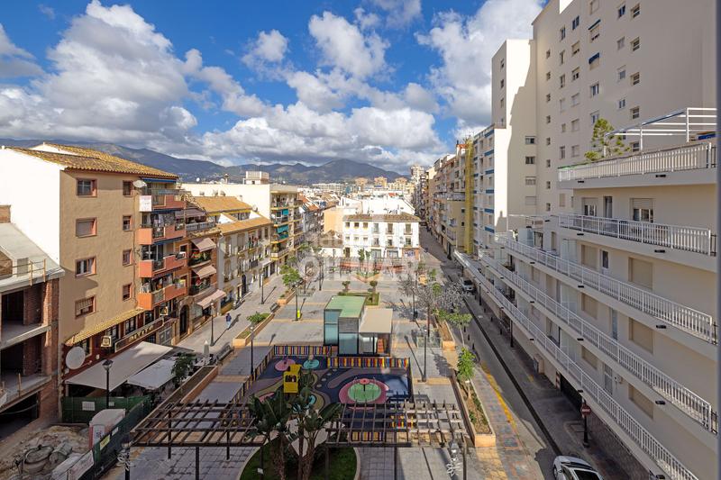 Foto a6eed09c-ae68-4c8b-b248-824cfa91805c. Dúplex exclusivo ático dúplex en fuengirola, málaga. este impresionante inmueble ofrece un estilo de vida sofisticado y elegante en una u en Torremolinos