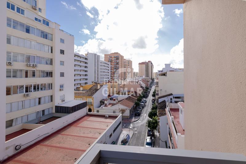 Foto b1cf7faf-29c0-43c1-8620-7049d50239c4. Dúplex exclusivo ático dúplex en fuengirola, málaga. este impresionante inmueble ofrece un estilo de vida sofisticado y elegante en una u en Torremolinos