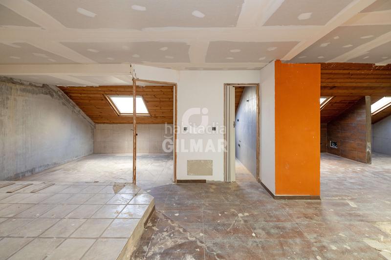 Foto b3e6b6a2-4734-4e67-b5a4-63d12447f995. Dúplex exclusivo ático dúplex en fuengirola, málaga. este impresionante inmueble ofrece un estilo de vida sofisticado y elegante en una u en Torremolinos