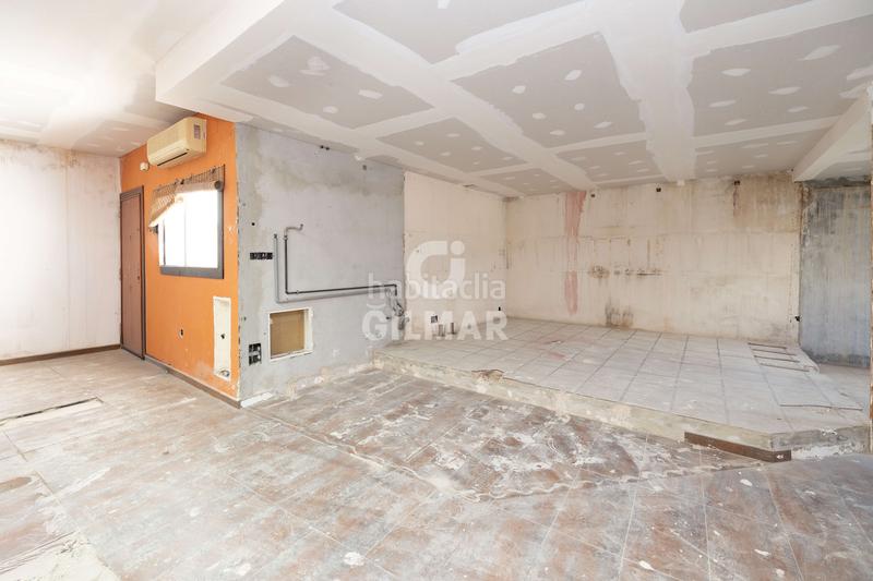 Foto c8e72ef8-3498-4259-beb6-66fd6c24c369. Dúplex exclusivo ático dúplex en fuengirola, málaga. este impresionante inmueble ofrece un estilo de vida sofisticado y elegante en una u en Torremolinos