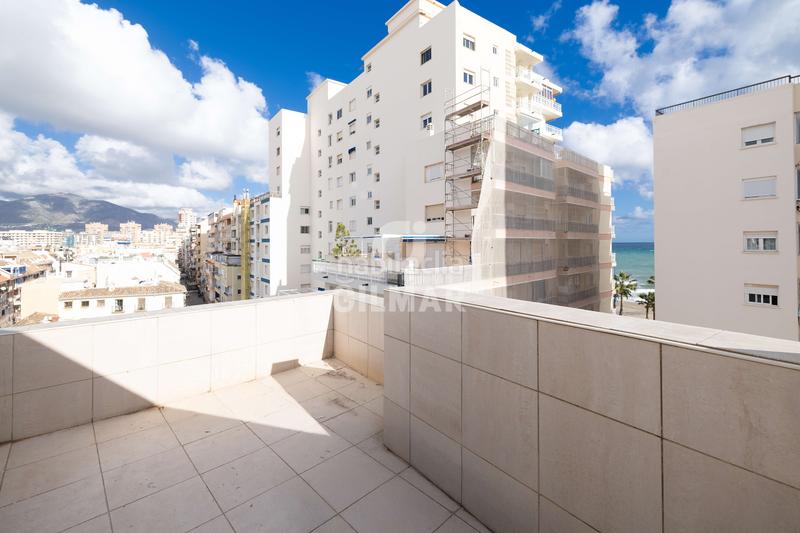 Foto d252860d-07d3-45cc-8c14-216f8f84efb0. Dúplex exclusivo ático dúplex en fuengirola, málaga. este impresionante inmueble ofrece un estilo de vida sofisticado y elegante en una u en Torremolinos