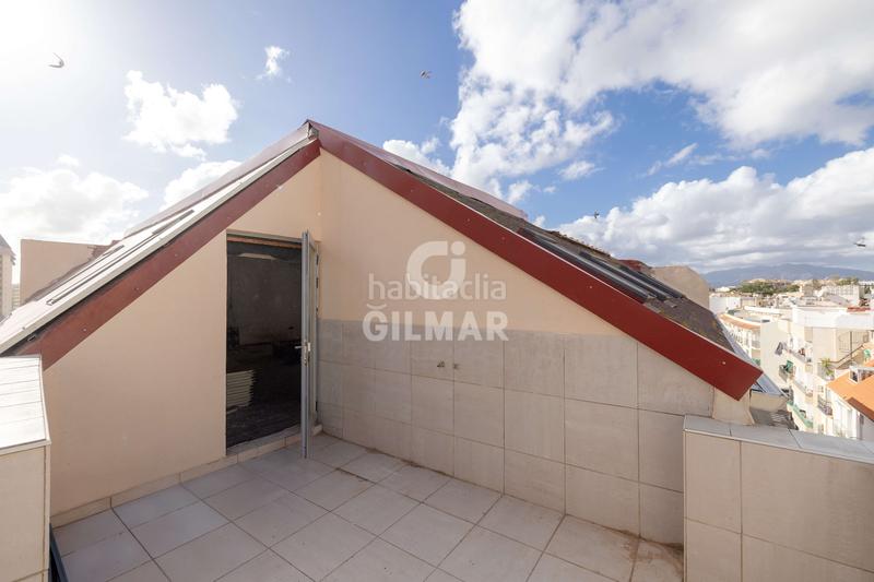 Foto dbeedb65-4a30-46a2-9f28-48676626ec48. Dúplex exclusivo ático dúplex en fuengirola, málaga. este impresionante inmueble ofrece un estilo de vida sofisticado y elegante en una u en Torremolinos