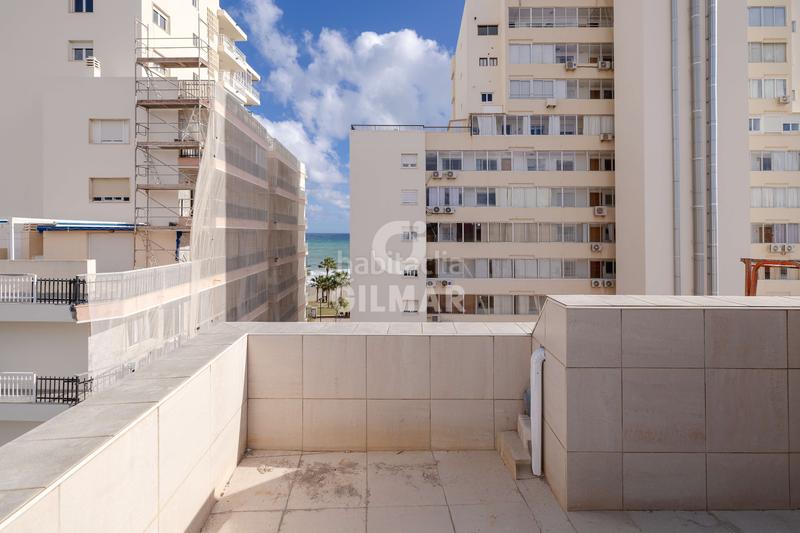 Foto e753cbee-95d3-4812-a798-c5a533cebd42. Dúplex exclusivo ático dúplex en fuengirola, málaga. este impresionante inmueble ofrece un estilo de vida sofisticado y elegante en una u en Torremolinos