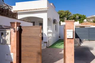 Chalet en Arroyo de la Miel. Este magnfico chalet independiente est situado en una de las z