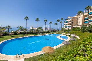 Etagenwohnung in Hacienda Torrequebrada. Exclusiva vivienda de 3 dormitorios en segunda línea de playa  t