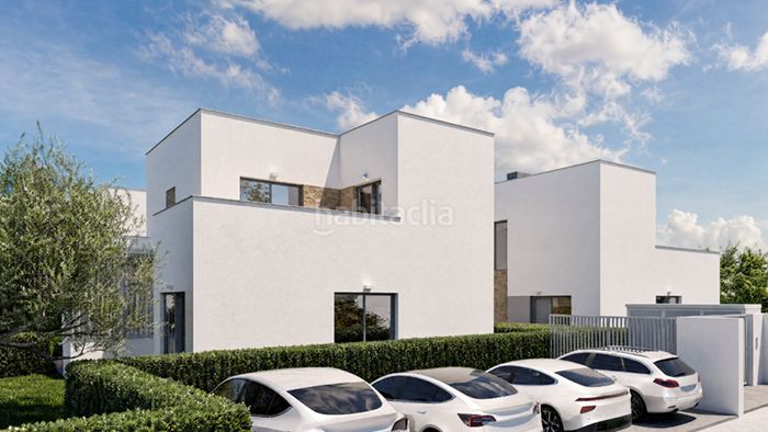 Foto 254539cd-89e9-4e86-bbfc-493c8ebd0c22. Casa adossada 152m<sup>2</sup> amb piscina a Oliva nova Oliva
