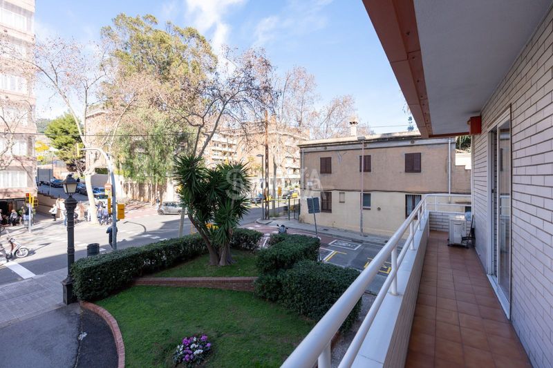 Foto 01f629f6-b10c-47dd-bacf-643896108869. Pis amb calefacció aparcament piscina a Tres Torres Barcelona